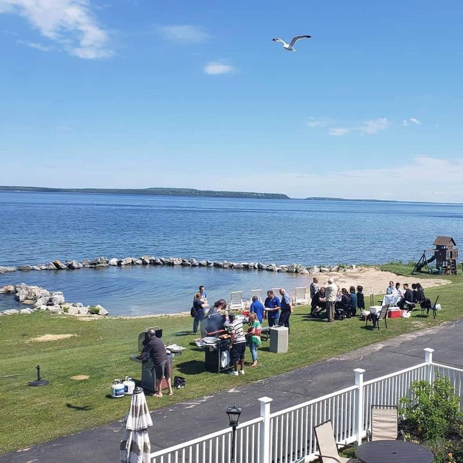 Baymont By Wyndham St. Ignace Lakefront Exteriör bild
