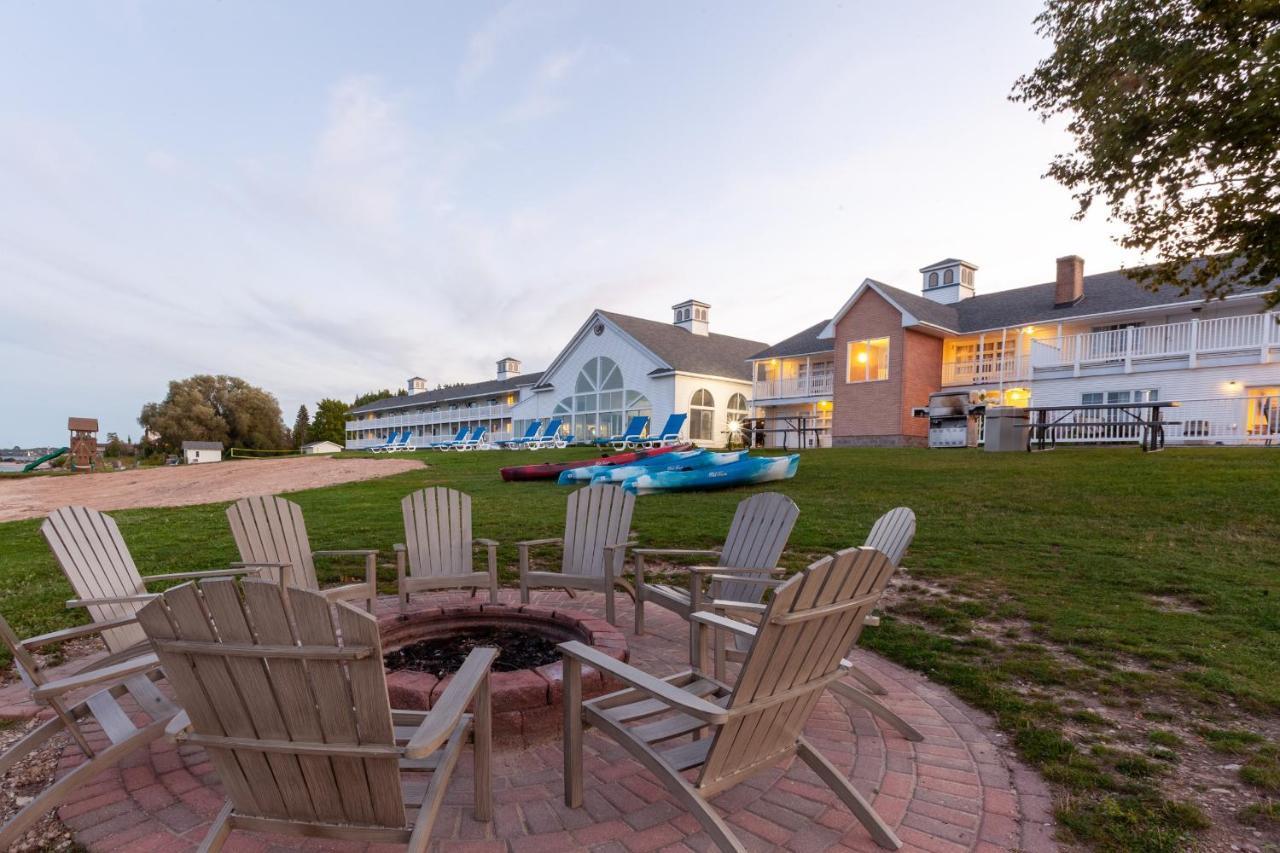 Baymont By Wyndham St. Ignace Lakefront Exteriör bild