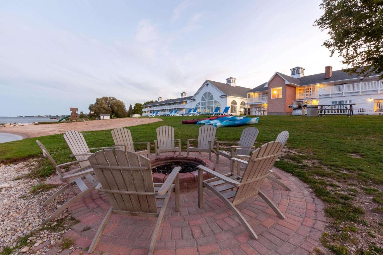 Baymont By Wyndham St. Ignace Lakefront Exteriör bild