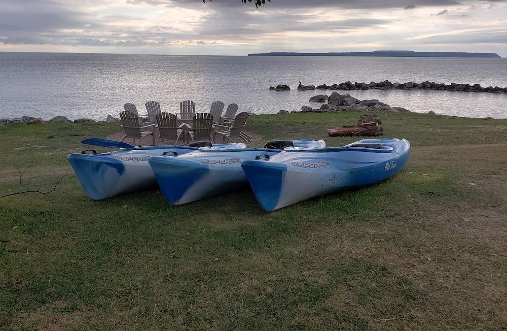 Baymont By Wyndham St. Ignace Lakefront Exteriör bild