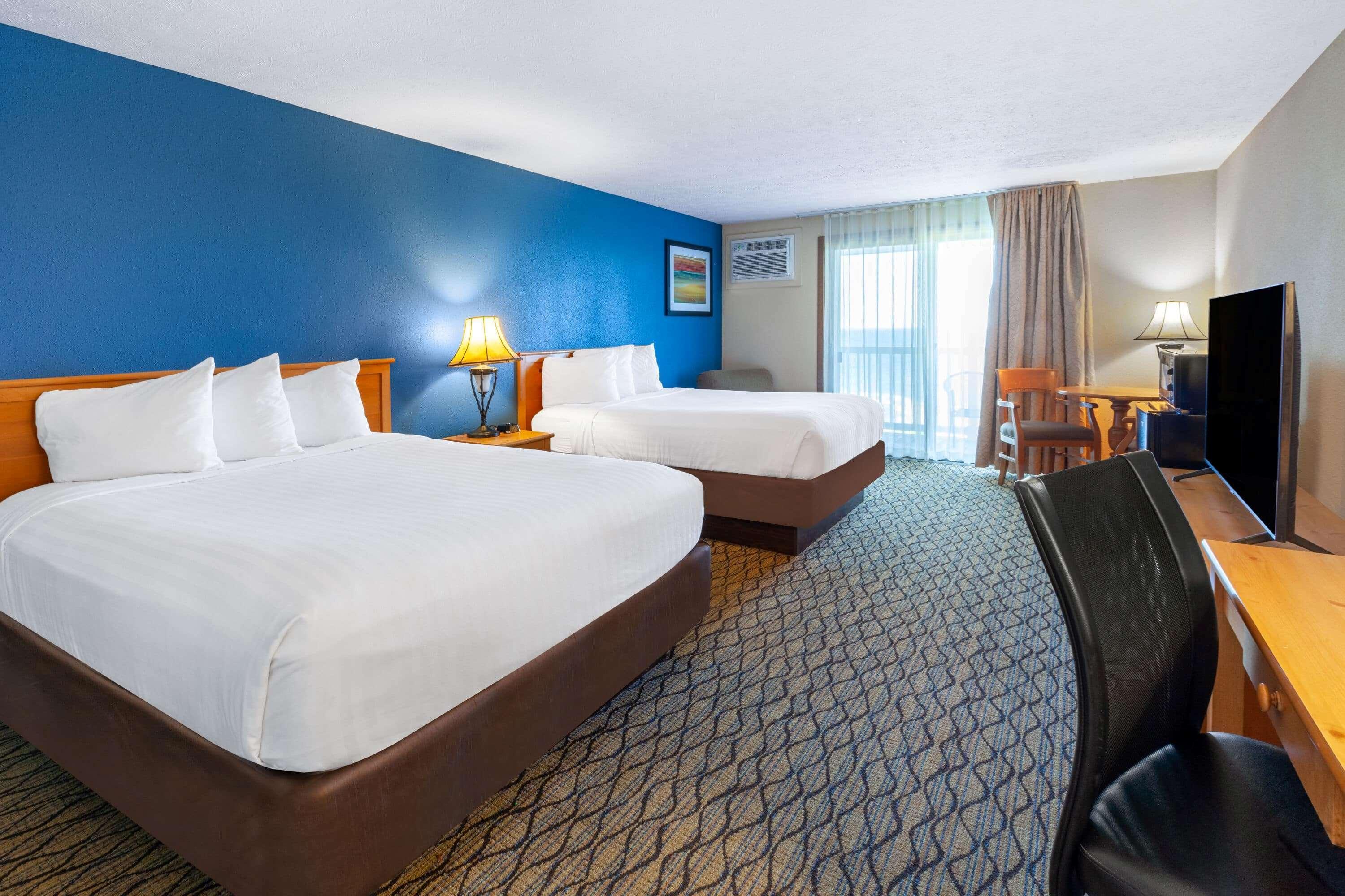 Baymont By Wyndham St. Ignace Lakefront Exteriör bild