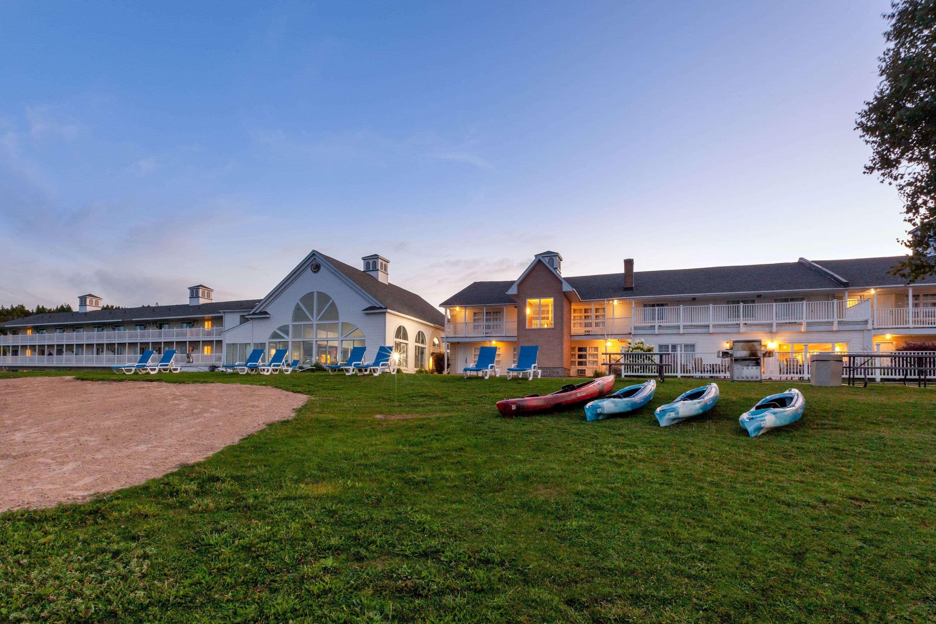 Baymont By Wyndham St. Ignace Lakefront Exteriör bild