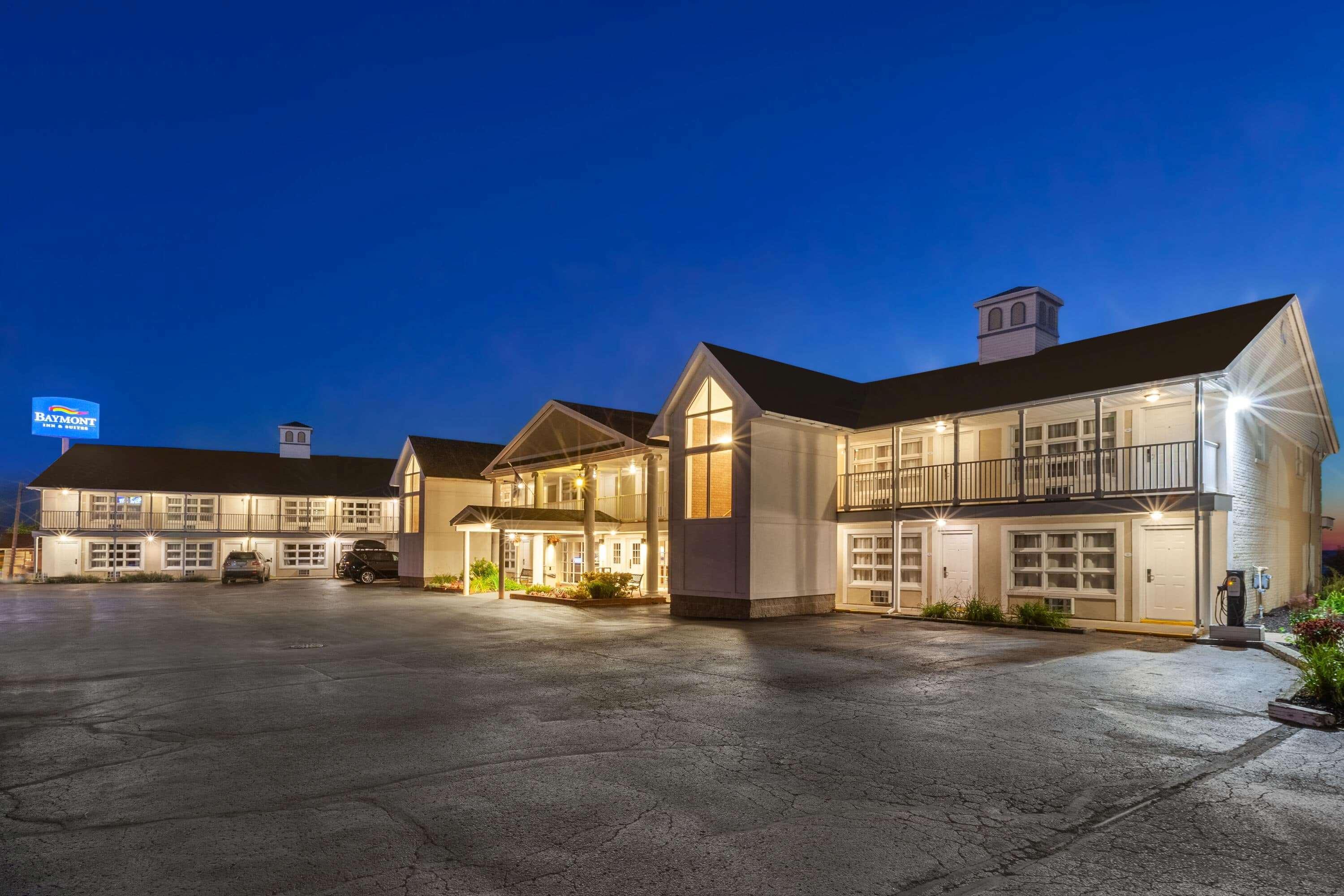 Baymont By Wyndham St. Ignace Lakefront Exteriör bild