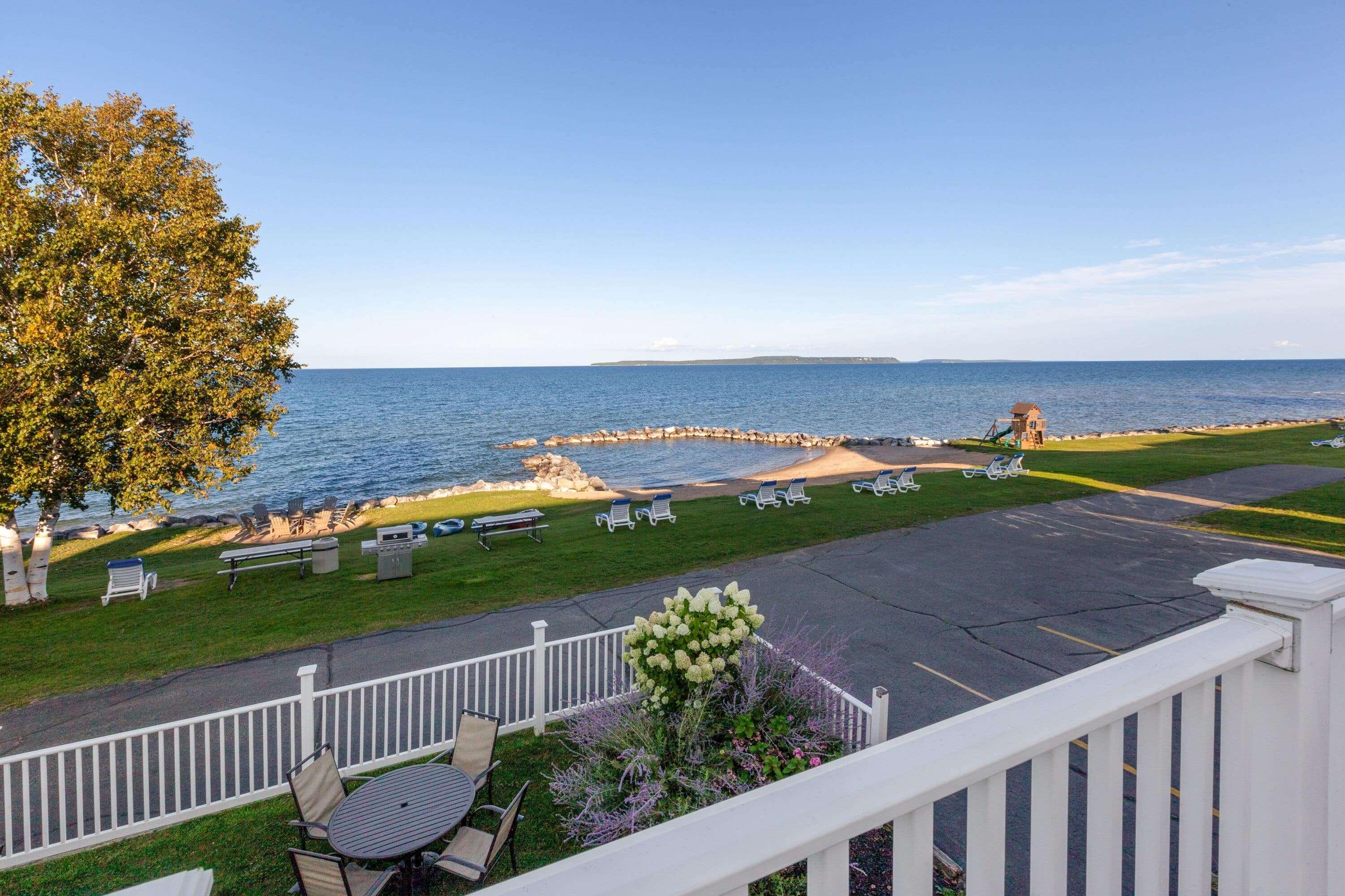 Baymont By Wyndham St. Ignace Lakefront Exteriör bild
