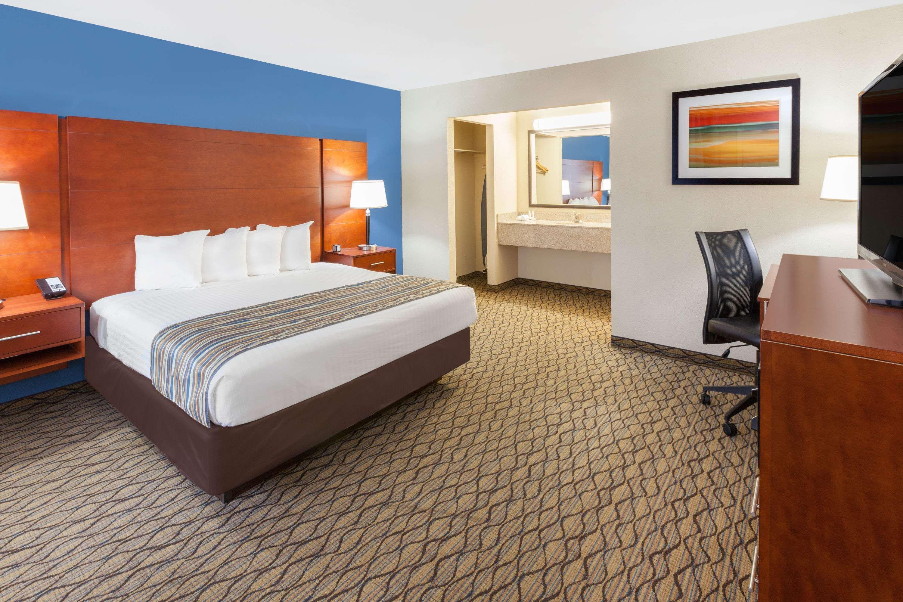 Baymont By Wyndham St. Ignace Lakefront Exteriör bild