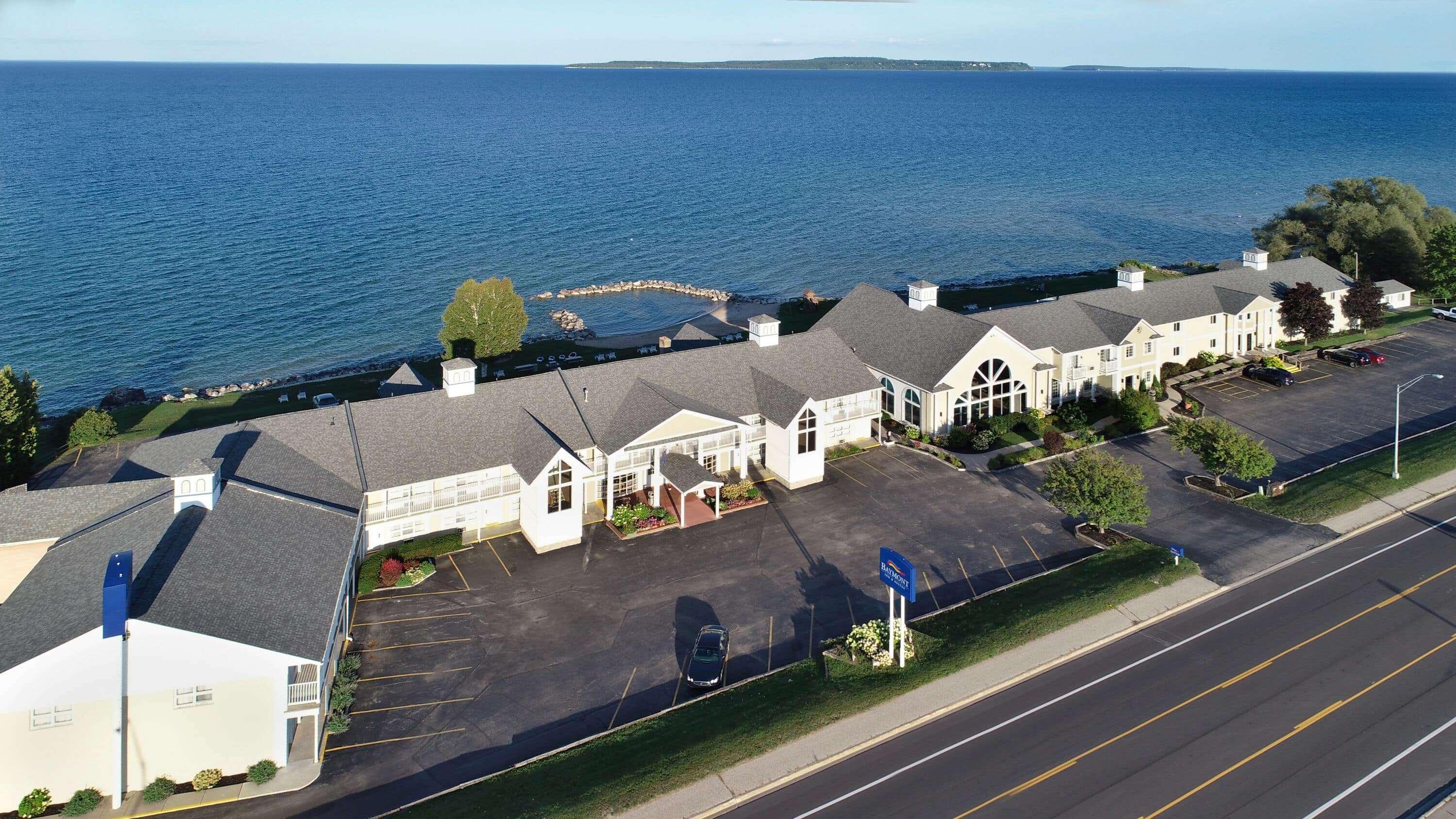 Baymont By Wyndham St. Ignace Lakefront Exteriör bild
